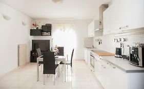 Apartment Nina , Bacvice Beach